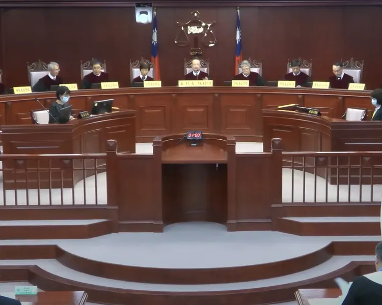 先前審理高虹安案過程中，法官自行停止審判、聲請釋憲。資料照