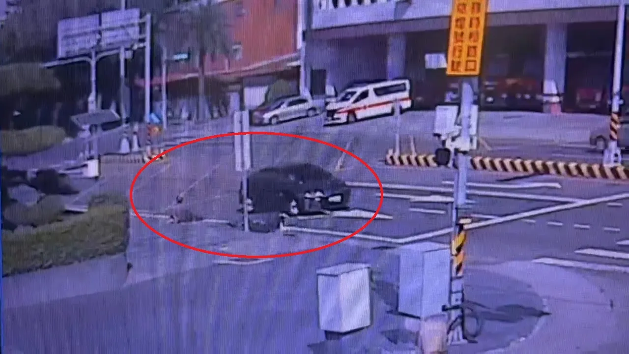 李姓老翁騎乘微型電動車也被陳翁撞倒，腦部傷勢嚴重。民眾提供