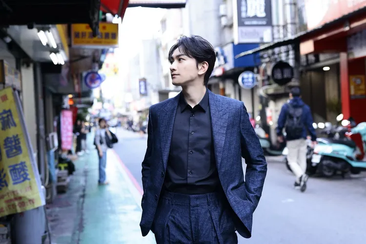 町田啓太怎麼拍怎麼帥。LDH愛夢悅提供