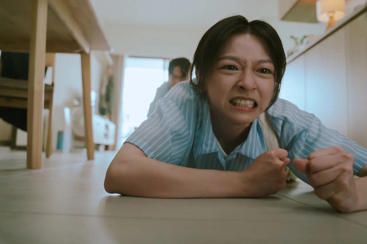 陈姸霏为了获得另一半房产继承权，加入星河房管事务所做牛做马。公视台语台提供