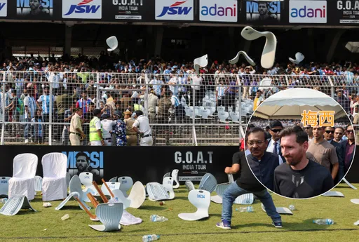 又暴动了！梅西印度巡回10分钟快闪　球迷砸球场泄愤椅子水瓶齐飞