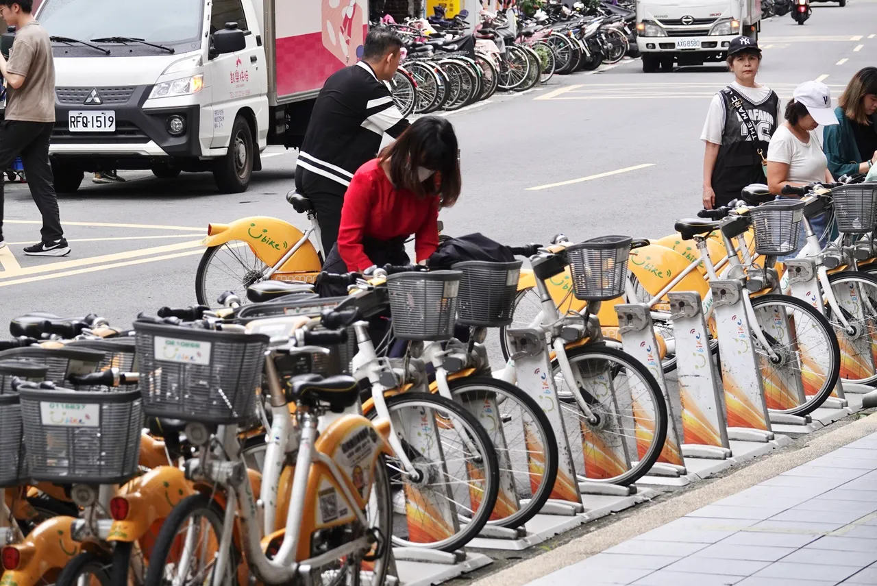 配合跨年活动，信义计划区周边YouBike站点分阶段暂停营运，最多达65站。庄宗达摄