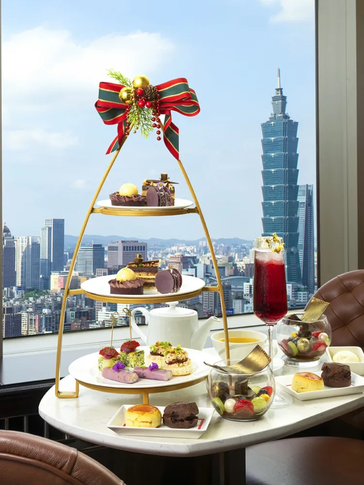 馬可波羅酒廊即日起至2026/1/4的每週六、日，推出《巧克力冒險工廠》音樂劇主題下午茶。台北遠東香格里拉提供