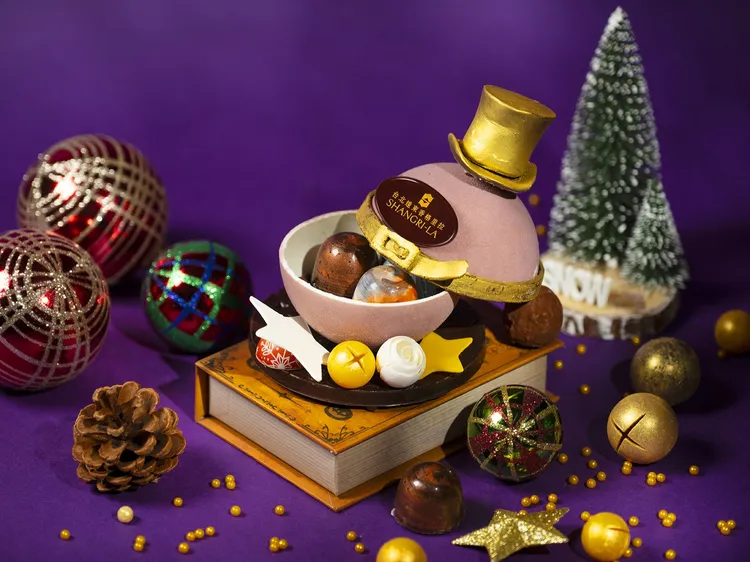 充滿童趣的「巧克力魔術帽」，內藏驚喜，造型吸睛，是所有童心未泯的大人與小孩最棒的禮物，價格880元。台北遠東香格里拉提供