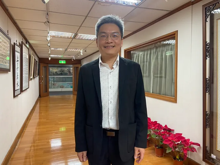 副秘書長黃凱達為縣府參議。縣府提供