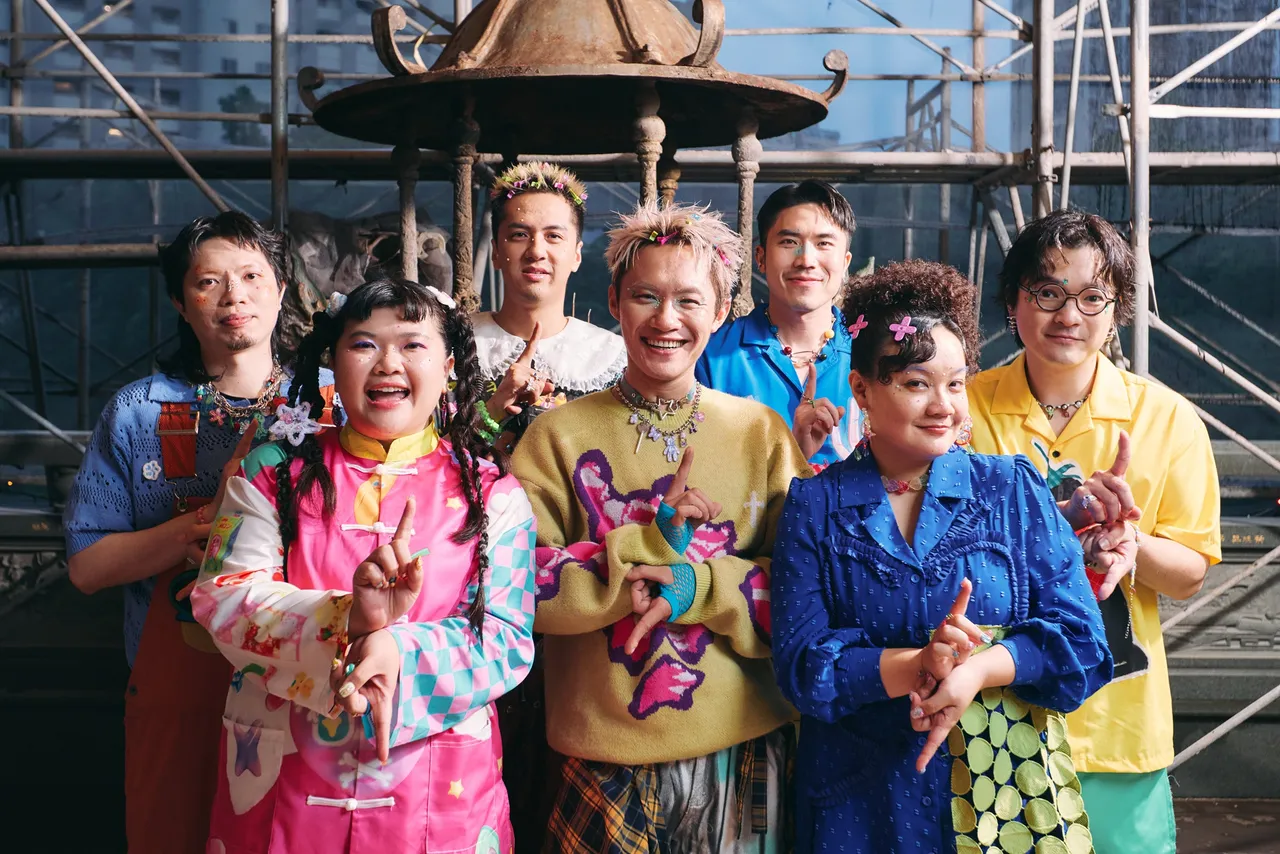 同根生新歌《指仙》讲述文明产物衍生的怪象及现代人恋爱焦虑及当代爱情的孤独感。