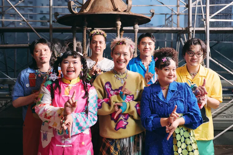 同根生新歌《指仙》講述文明產物衍生的怪象及現代人戀愛焦慮及當代愛情的孤獨感。