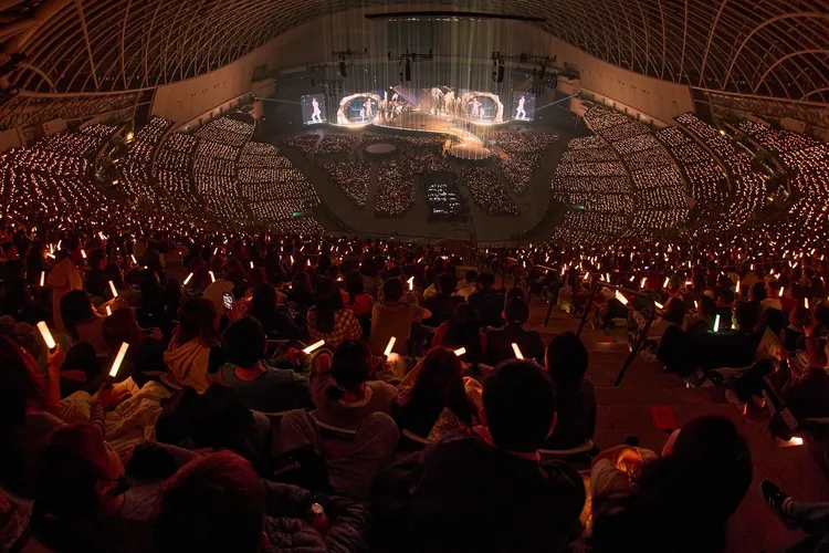 ４萬人在演唱會上嗨翻了。凌時差提供