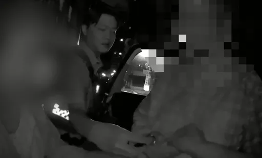 北市8旬翁深夜獨自溜出家門卻迷路　警一路攙扶他返家