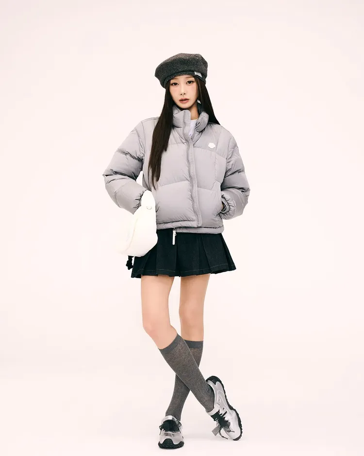 Giselle以Wacky WiLLY羽絨外套搭配短裙展現活力。翻攝wackywilly_kr IG