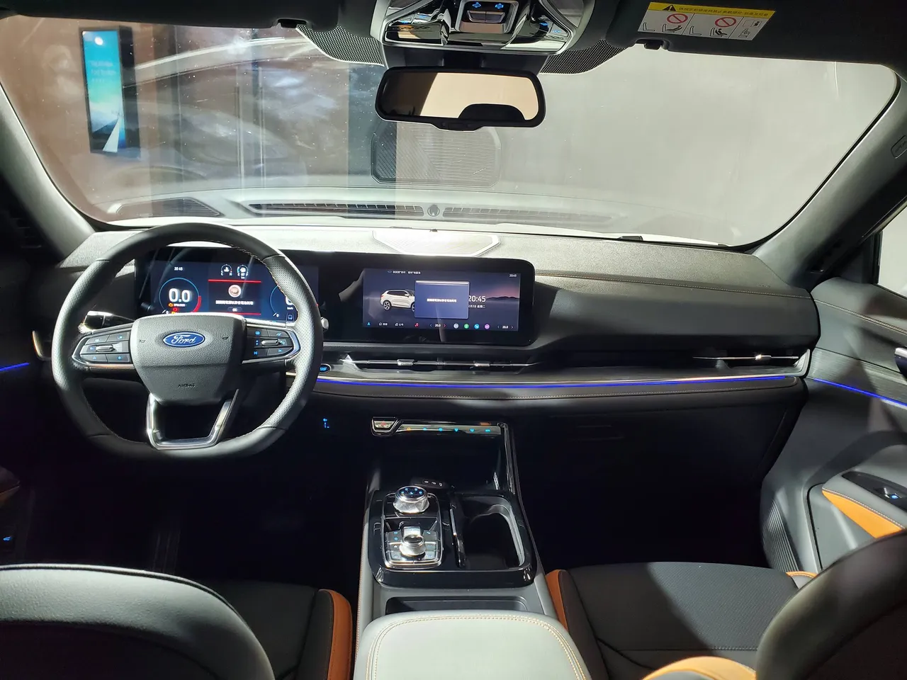 Territory即便是入門車型，雙12.3吋全數位螢幕、雙區恆溫、電動座椅、全景天窗、電動尾門與360度環景影像等豐富配備。林浩昇攝