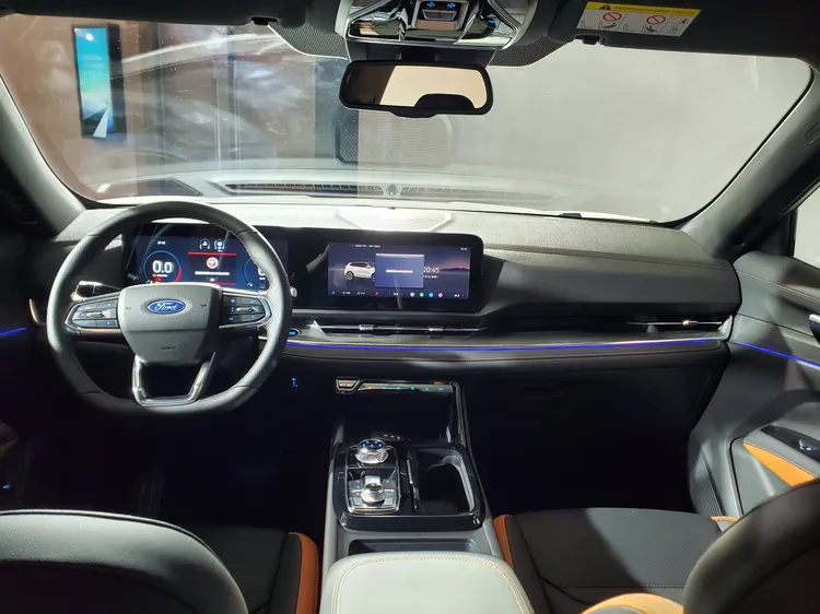 Territory即便是入門車型，雙12.3吋全數位螢幕、雙區恆溫、電動座椅、全景天窗、電動尾門與360度環景影像等豐富配備。林浩昇攝