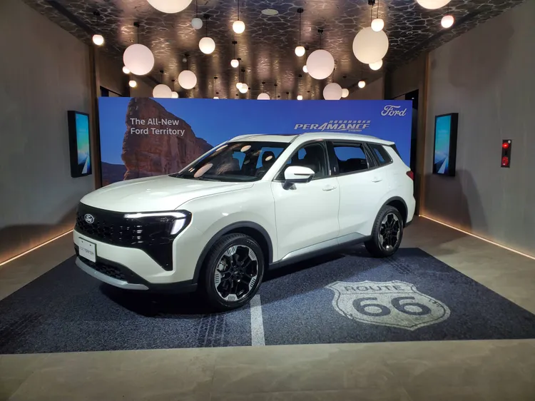 Territory以倒L型LED頭燈為視覺主軸，搭配蜂巢式水箱護罩與梯形前保桿，營造更具辨識度的家族語彙。林浩昇攝