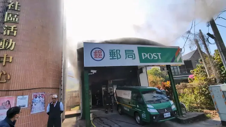 黄姓嫌犯泼汽油纵火抢邮局，还砍伤邮局经理，被判刑7年确定，中华邮政向他求偿，一审判决黄男应赔偿320万元。资料照片