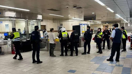 50岁醉男北捷大直站内吼叫　工作人员钢叉辣椒水联手压制