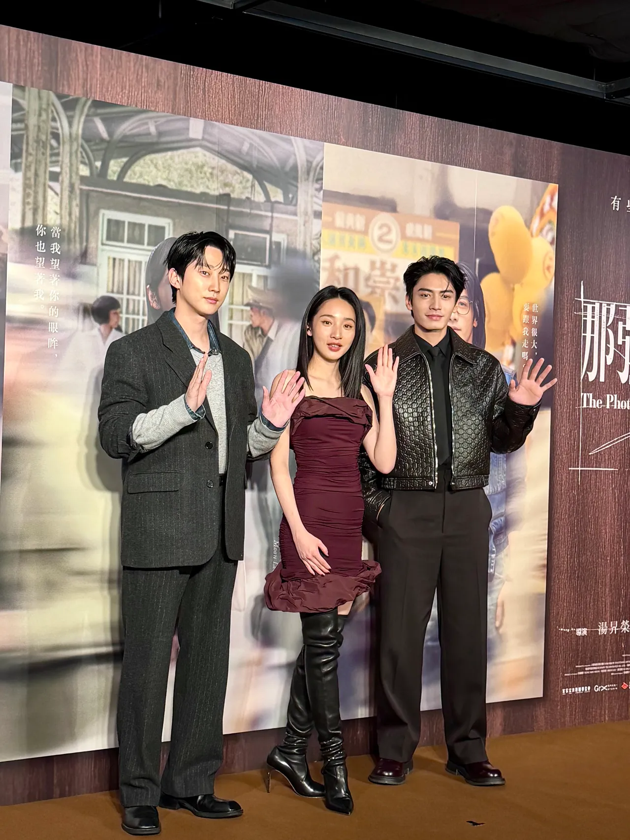 振永（左起）、李沐和宋柏纬祭出票房公约。王郁惠摄