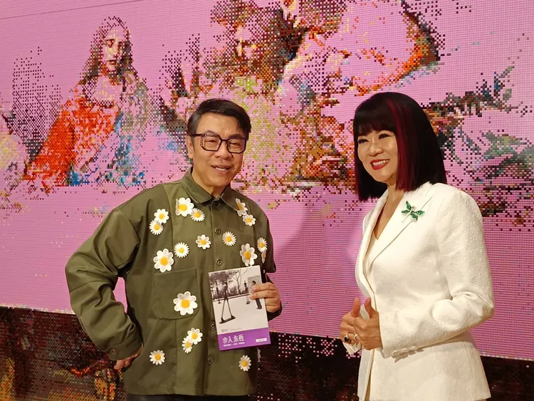 富邦金控旗下台北富邦美術館12月24日即將正式推出年度三大重量級展覽，富邦這次邀請到作家蔡康永(圖左)跨刀錄製語音導覽。圖右為富邦藝術基金會執行長翁美慧。許麗珍攝