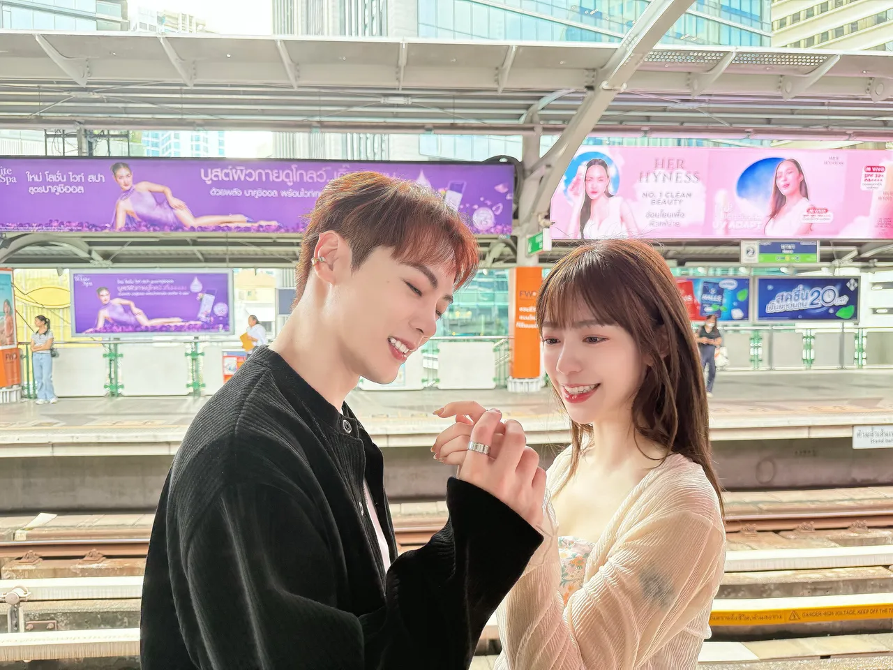 古曜威与陈天仁，远赴曼谷取景。单纯梦想文创事业提供