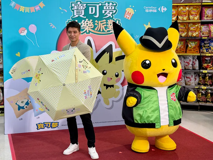 4款寶可夢加價購商品包含輕便折傘。莊偉祺攝