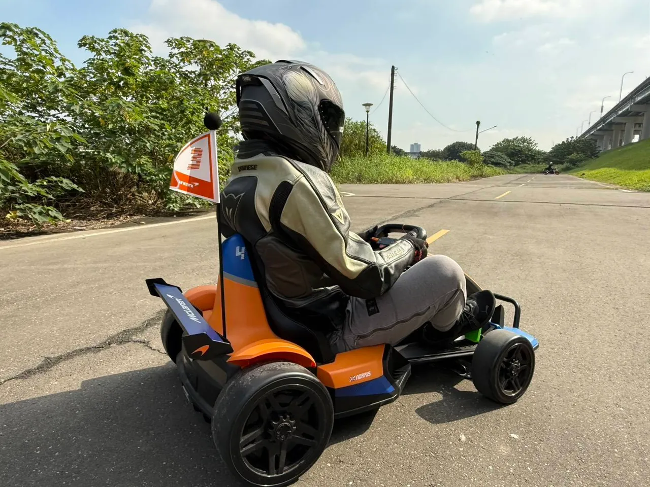 好市多的麦拉伦儿童电动车，意外成为爸爸的新玩具。翻摄「Costco好市多 商品经验老实说」社团贴文