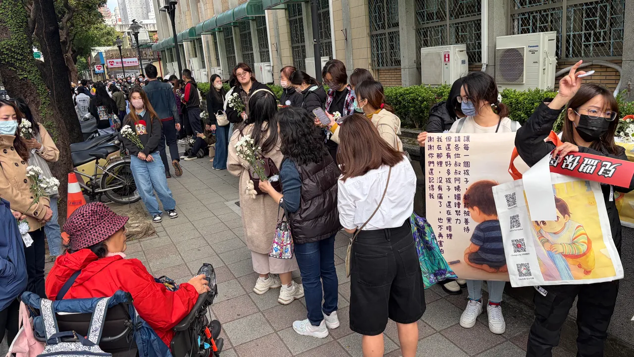檢秀剴剴受虐照被制止!剴剴戰士哭喊「要看」 法庭一度失控|壹蘋新聞網