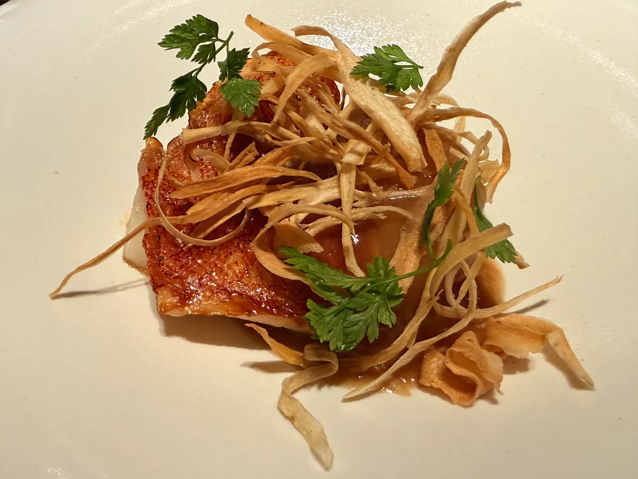 海鲈鱼．味增蛤蛎酱．茭白笋．牛蒡。陈扬盛摄