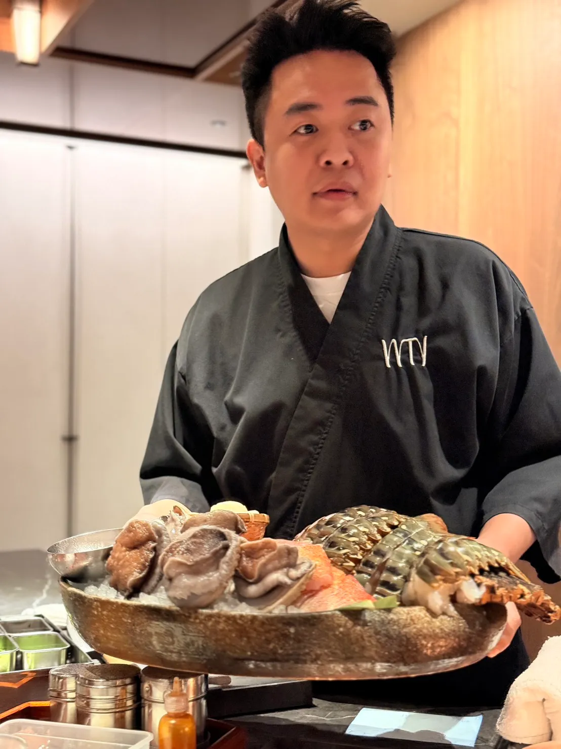 Will的餐饮之路始于夜市的平价铁板烧，车水马龙的环境，不仅奠定他铁板料理的实务基础，同时也培养出临场机动的服务能力。陈扬盛摄