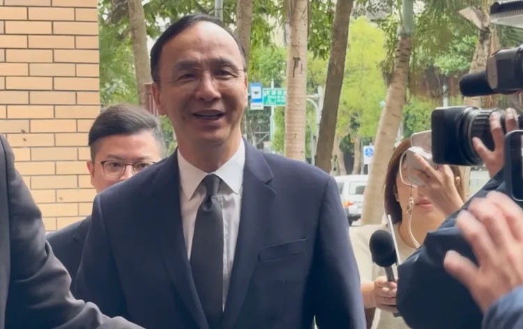 国民党前主席朱立伦因涉违反《集会游行法》，今日遭北检传唤出庭。谢亚庭摄