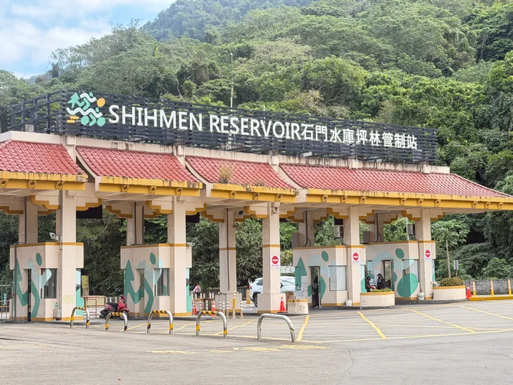 石門水庫楓半馬路跑周日登場。大溪警分局提供