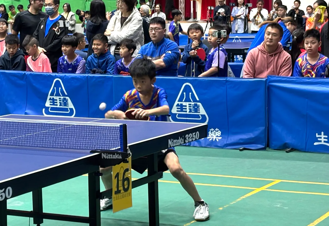 生达制药补助苗栗以北的国小、国小团体前8强队伍住宿费用。读者提供