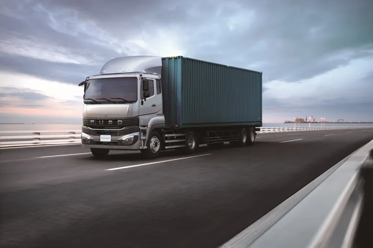 旗艦重卡車系New Super Great，融合德系動力科技、全新世代品牌設計語彙與智慧安全配備，為駕駛帶來安全與便利兼具的舒適駕馭體驗。業者提供