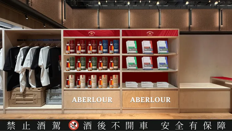 亞伯樂攜手StableNice展出循環閱讀企劃，以盲書交換型式，歡迎任何愛書人來店探索誠品針對亞伯樂原酒的選書推薦。業者提供