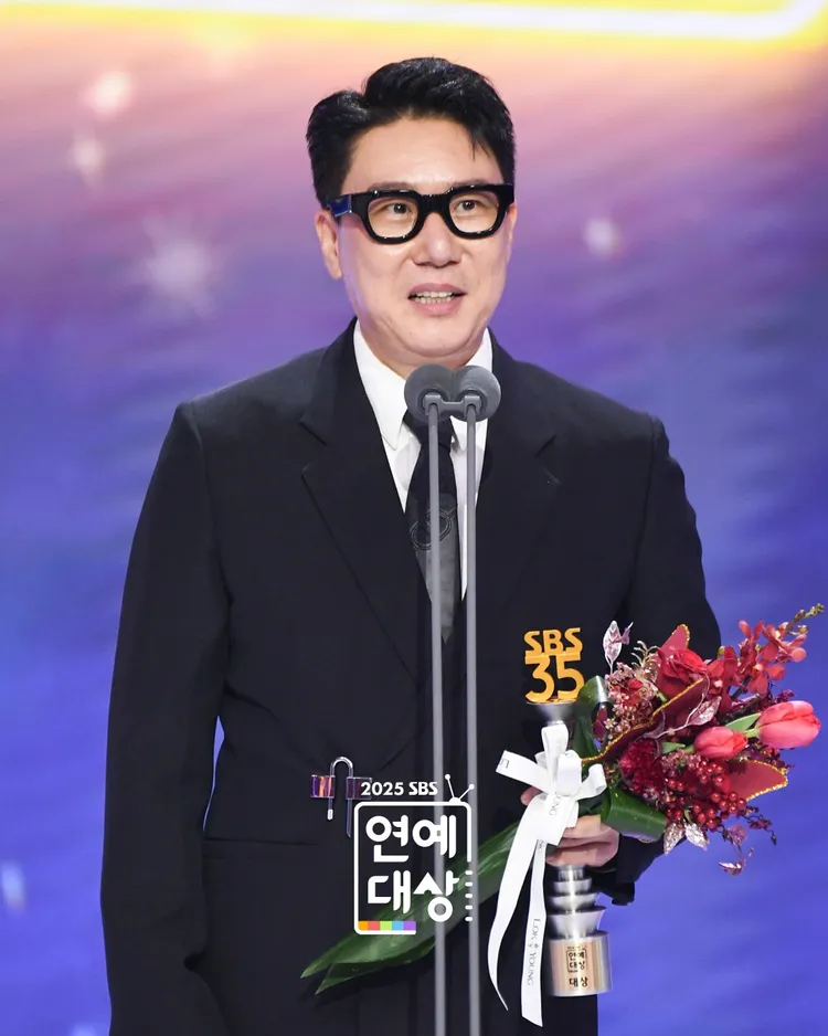 李尚敏坦言沒想到會得年度大獎。翻攝SBS