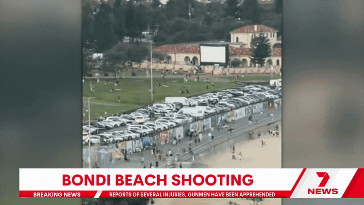 民眾聽到槍聲驚逃。9 NEWS