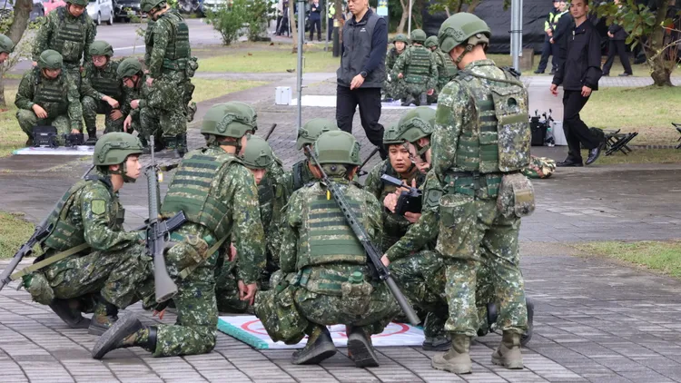 總統賴清德今早（2日）赴宜蘭後備旅步三營視導教召訓練。記者葉家瑋攝