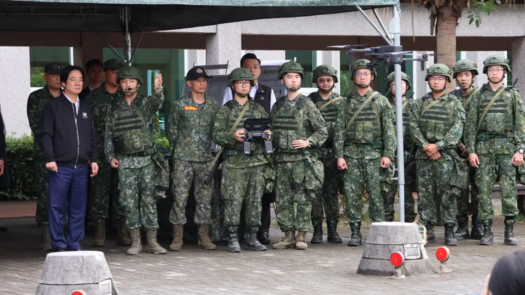 賴清德今赴宜蘭視察教召訓練中操作無人機狀況。記者葉家瑋攝