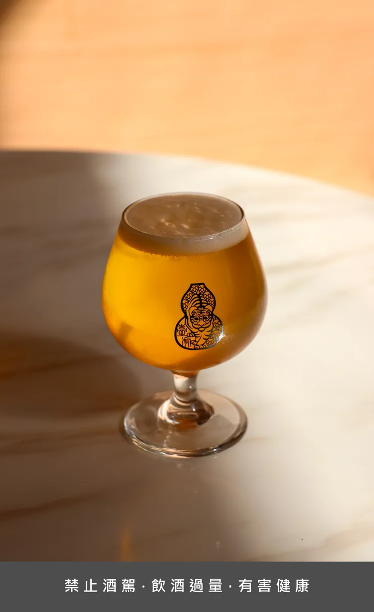 開幕當日限量招待嗨啤與生啤，現場同步推出扭蛋抽獎活動，吸引民眾駐足。業者提供