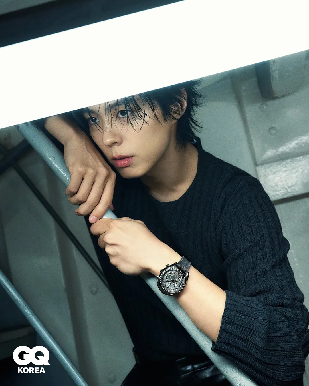 朴宝剑拍摄韩国版《GQ》封面人物展现成熟男人味。翻摄gq_korea IG