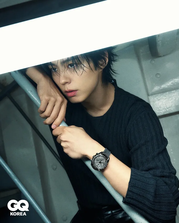 朴寶劍拍攝韓國版《GQ》封面人物展現成熟男人味。翻攝gq_korea IG