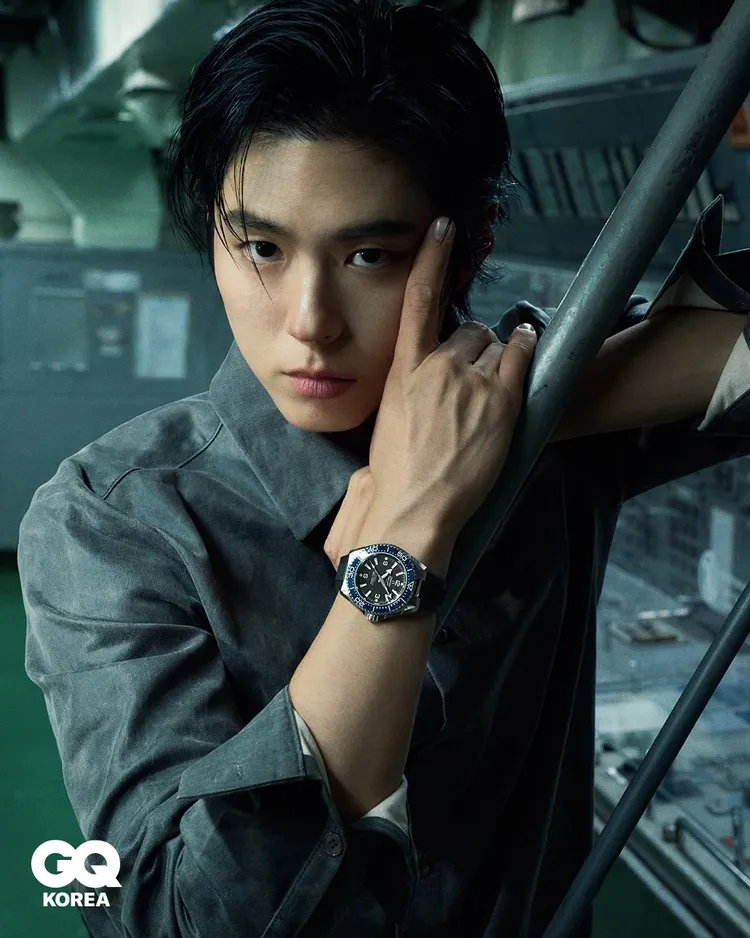 朴寶劍拍攝韓國版《GQ》封面人物。翻攝gq_korea IG