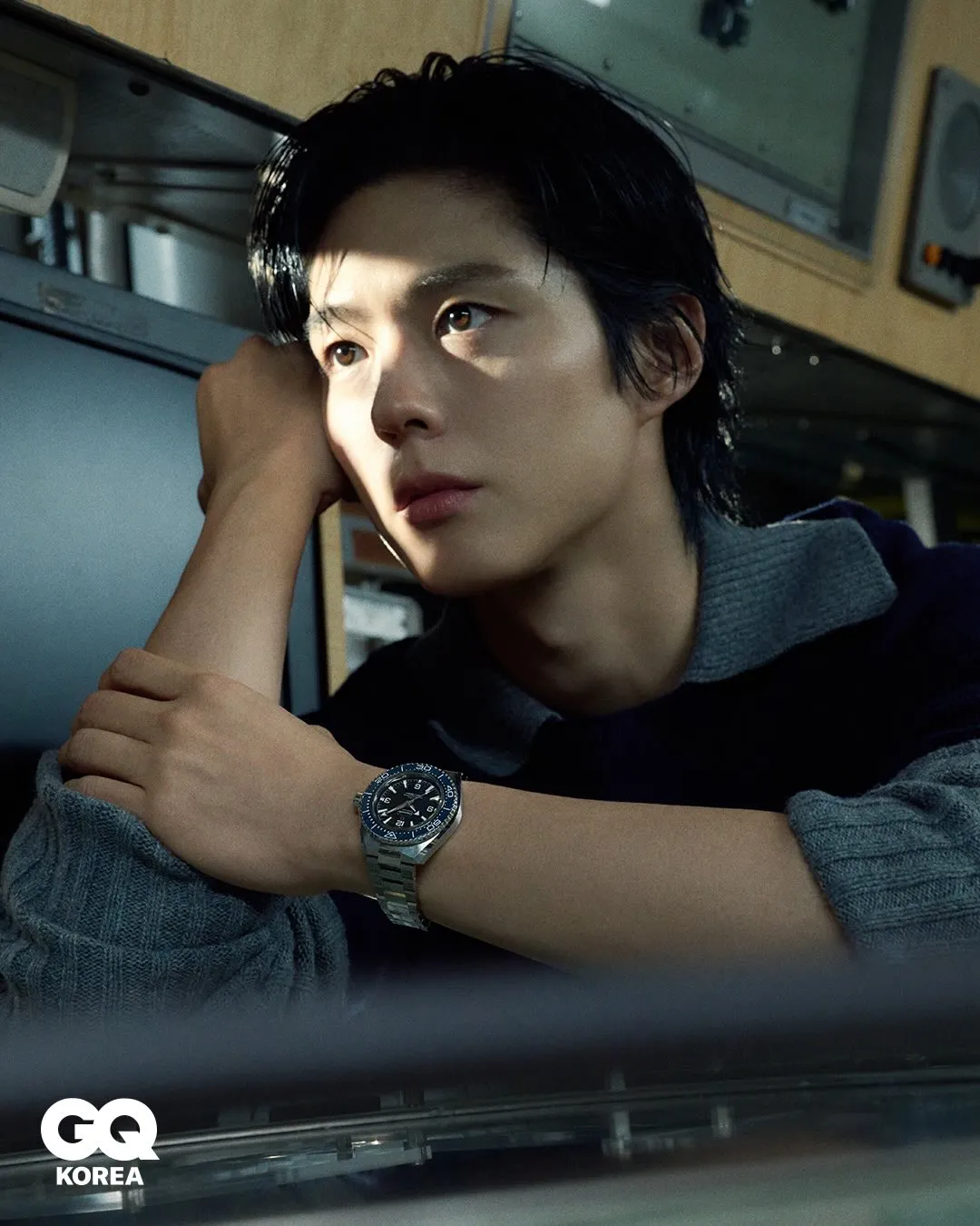 朴宝剑展现出与过往截然不同的型男风格。翻摄gq_korea IG