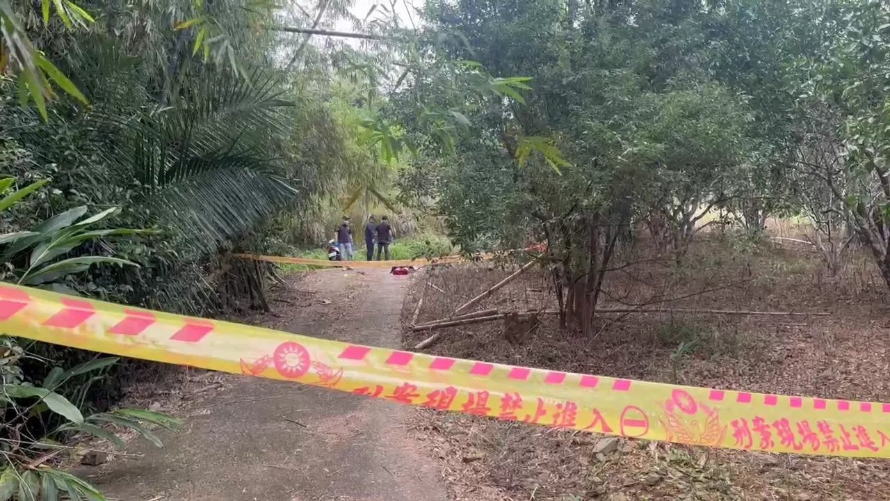 玉里山区树林惊见全裸女尸景封锁现场采证。民众提供