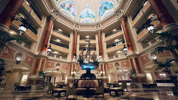 东京迪士尼海洋饭店内观。翻摄自X @hanosukephoto