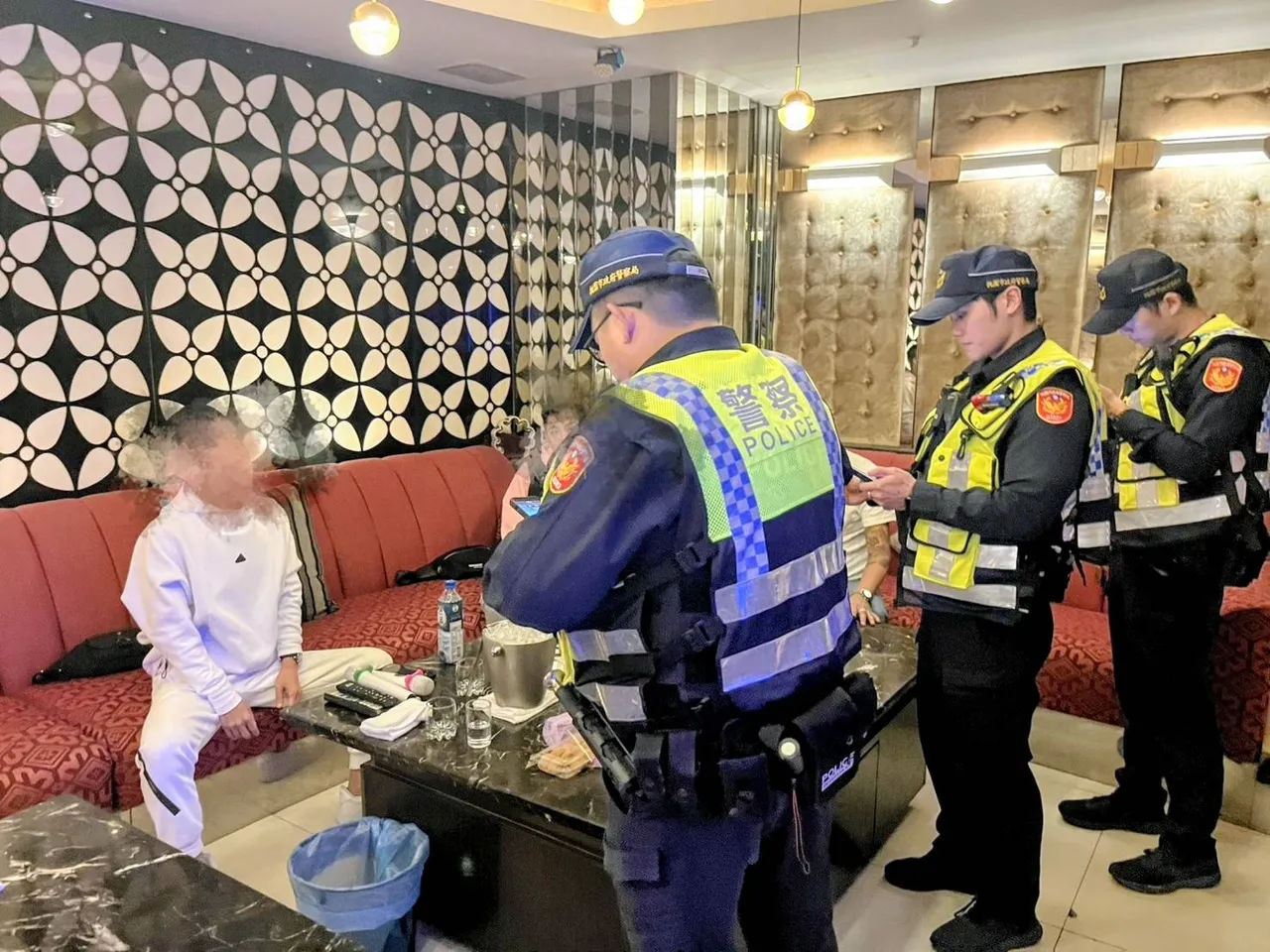 守护市民安全！桃警平安夜雷霆出击　临检查获2名香港籍车手