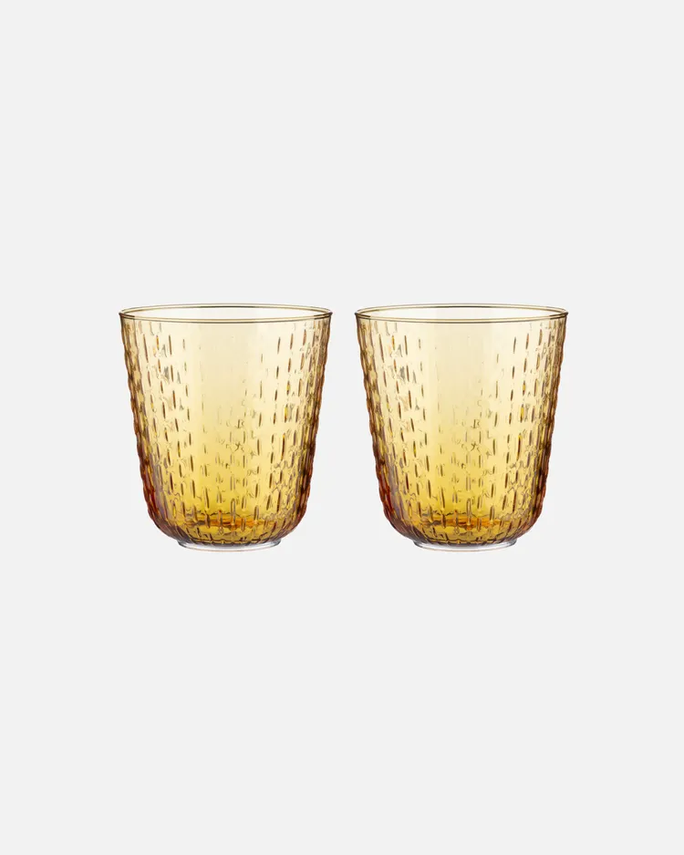 Marimekko Syksy玻璃系列琥珀金雨滴的觸感玻璃杯（2入組、各360ml），3290元。品牌提供