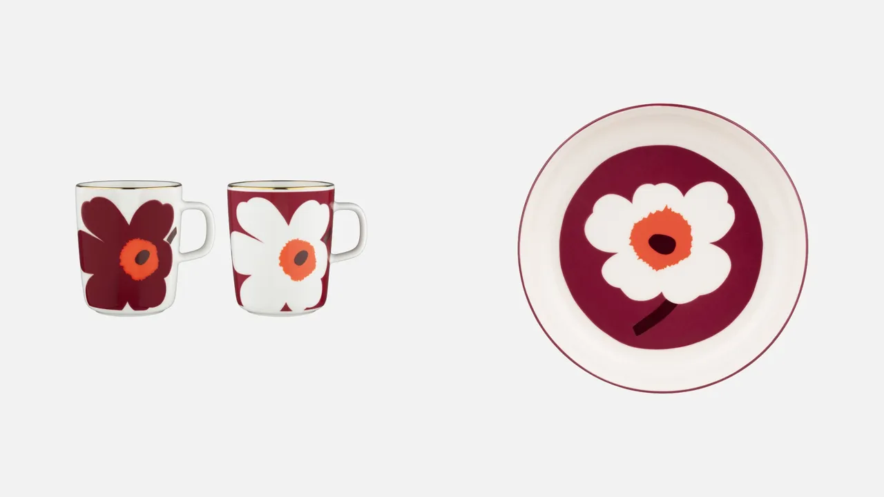Marimekko酒红Unikko游霓可印花马克杯组合（左）2490元、酒红Unikko游霓可印花圆盘（右）1490元。品牌提供