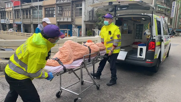 送醫。中壢警分局提供