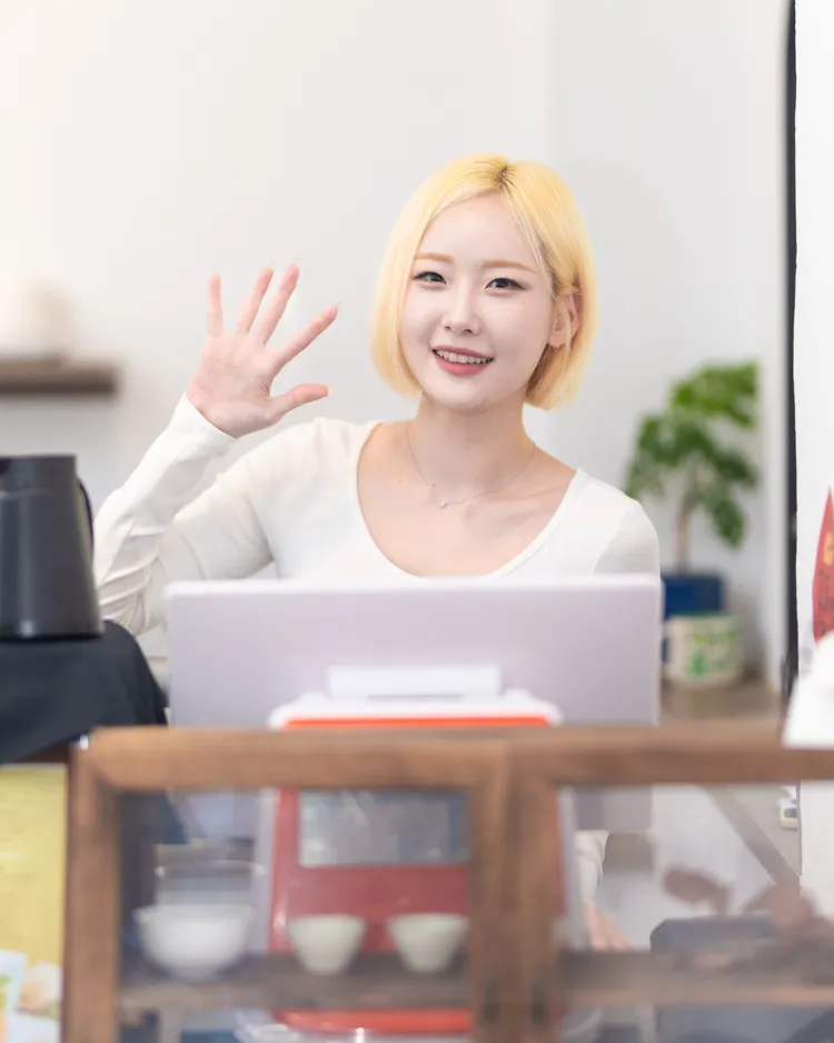 徐賢淑和粉絲打招呼。CHEER UP提供