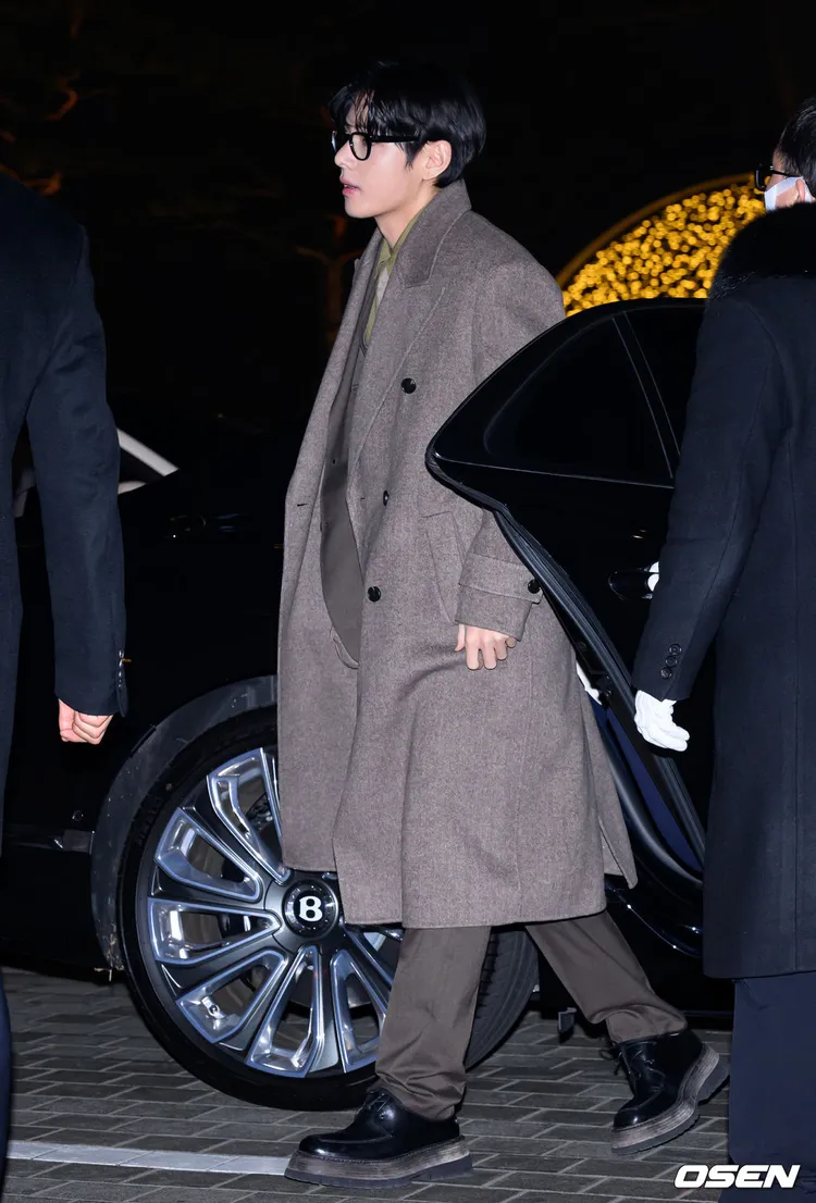 BTS的V驚喜現身，讓不少人感到意外。翻攝OSEN