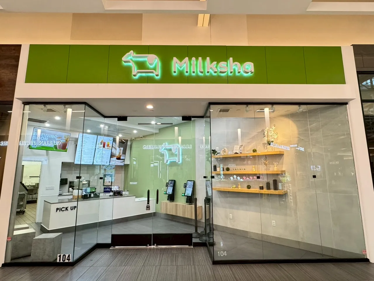 手摇饮美国店将再现经典风味，同步设计多款原创饮品。门市示意图，迷客夏提供